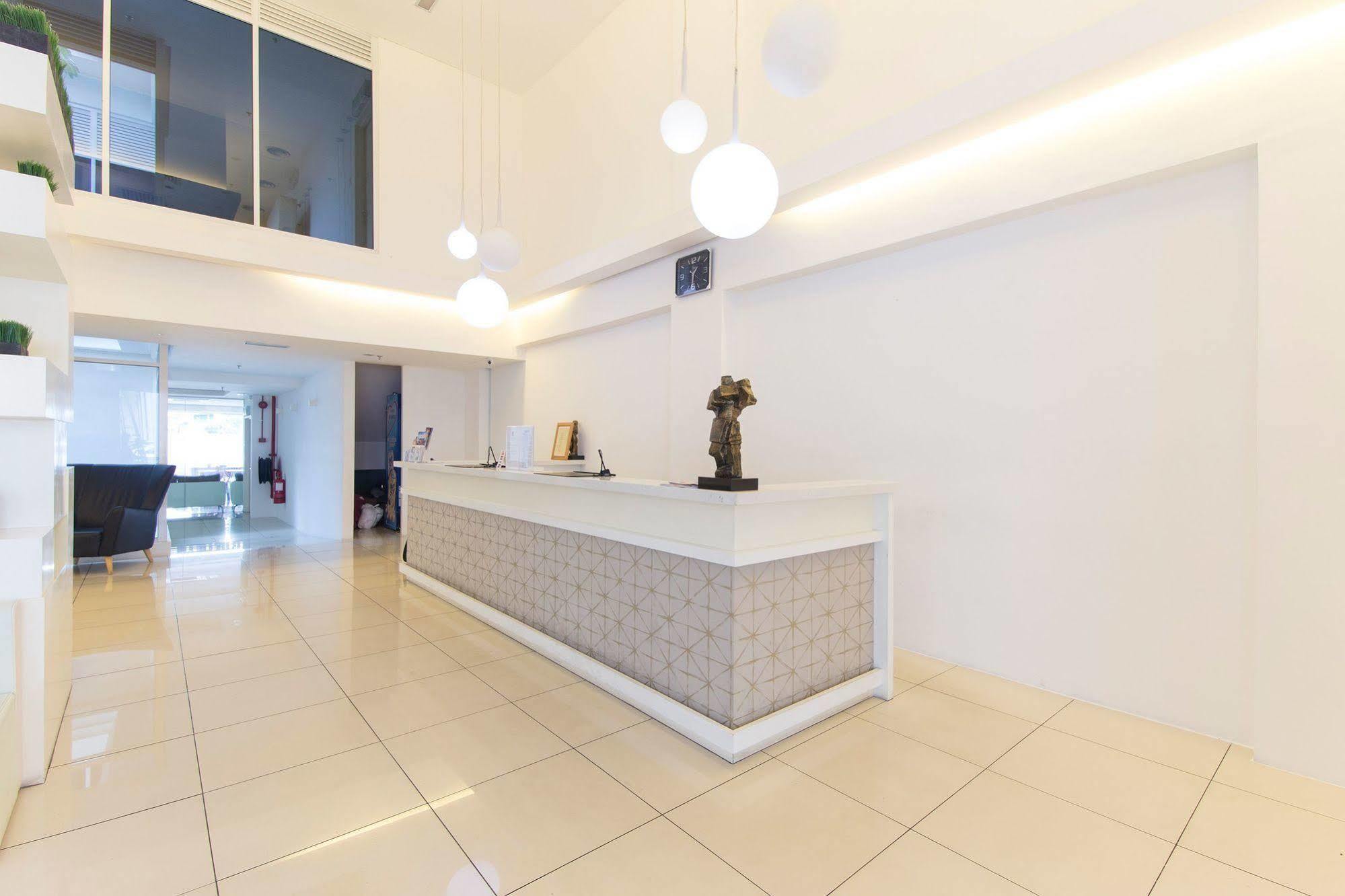 Zen Rooms Macallum Джордж Таун Екстериор снимка